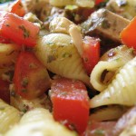 Ricetta estiva: insalata di pasta con pomodori e pesce persico