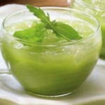 Zuppa fredda di rucola, pinoli e basilico