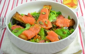 Insalata-con-salmone-verdure