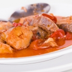 Rana pescatrice al vino rosso
