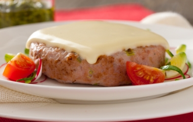 Ricetta sfiziosa, un gustoso hamburger con formaggio