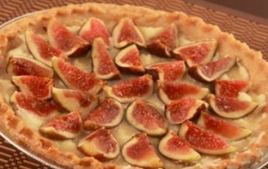 Ecco una squisita crostata di fichi e mascarpone