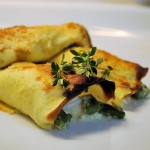 Crespelle con formaggio, prosciutto e verdure