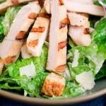 Voglia di Caesar salad? Scopriamo la sua ricetta