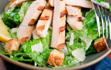 Voglia di Caesar salad? Scopriamo la sua ricetta