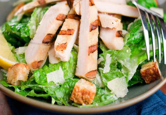 Voglia di Caesar salad? Scopriamo la sua ricetta