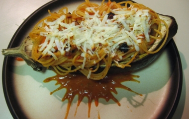 Come riempire le melanzane di spaghetti della tradizione siciliana
