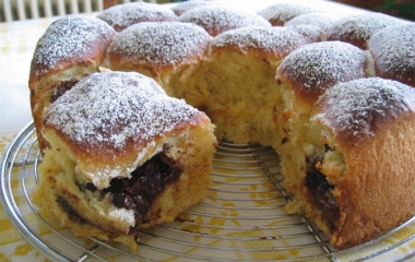 Buchteln: soffici e ripieni dolcetti di pasta lievitata