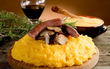 Una tenera polenta con carne di cinghiale