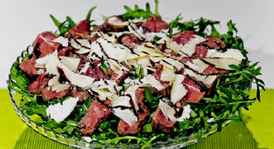 Tagliata di bovino aromatizzata con erbe