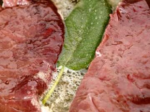 Scaloppe di fegato con kiwi e pompelmi rosa
