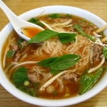 Portiamo a tavola una gustosa zuppa di noodles