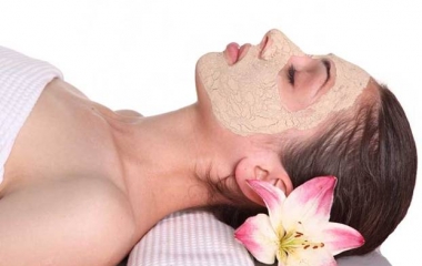 Maschera per il viso alla farina d'avena