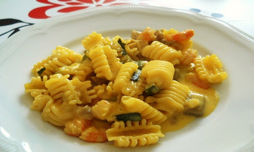 Piatto light: pasta con verdure miste e zafferano