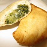 Panzerotti ripieni di broccoli e acciughe