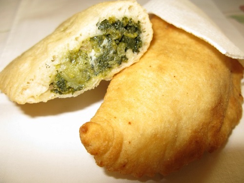 Panzerotti ripieni di broccoli e acciughe