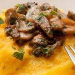 Terrina di polenta e funghi