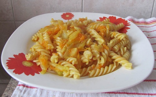 fusilli finocchio, carota e cipolla