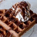Gaufre al cacao con una delicata crema al mandarino