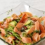Insalata di patate, salmone e feta