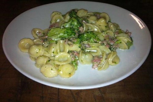 Orecchiette con verdure e salsiccia