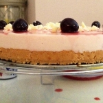 Cheesecake con amarene e panna