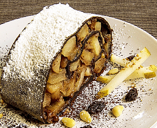 Strudel al cacao con pera e cannella