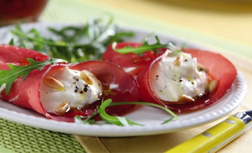 Stuzzichini di bresaola e formaggio