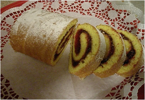 Rotolo con crema e prugne