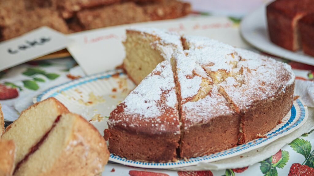 Sofficissima Torta allo Yogurt: la ricetta del dolce per stupire tutti risparmiando