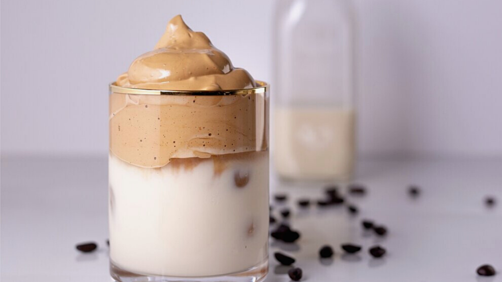 Crema di caffè, la regina dell’estate: la ricetta facile e gustosa con soli 3 ingredienti